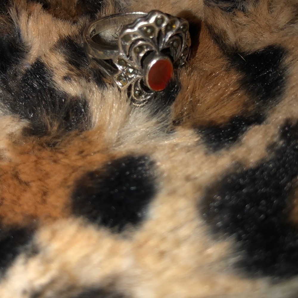 Ring 💍 - Picture 2 of 2